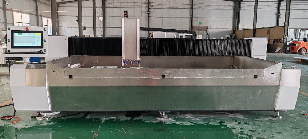 玻璃加工中心：赋能家具玻璃的高效磨边与抛光技术